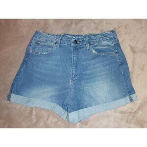No Boundaries Super High Rise Curvy Mom Size 15 Cuffed Juniors Denim Shorts
